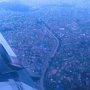カトマンズ上空です。現在も高層ビルはありません。