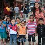 小学生の野外事業に遭遇。とてもかわいいです。小学校の先生はネパール服着用だそうです。